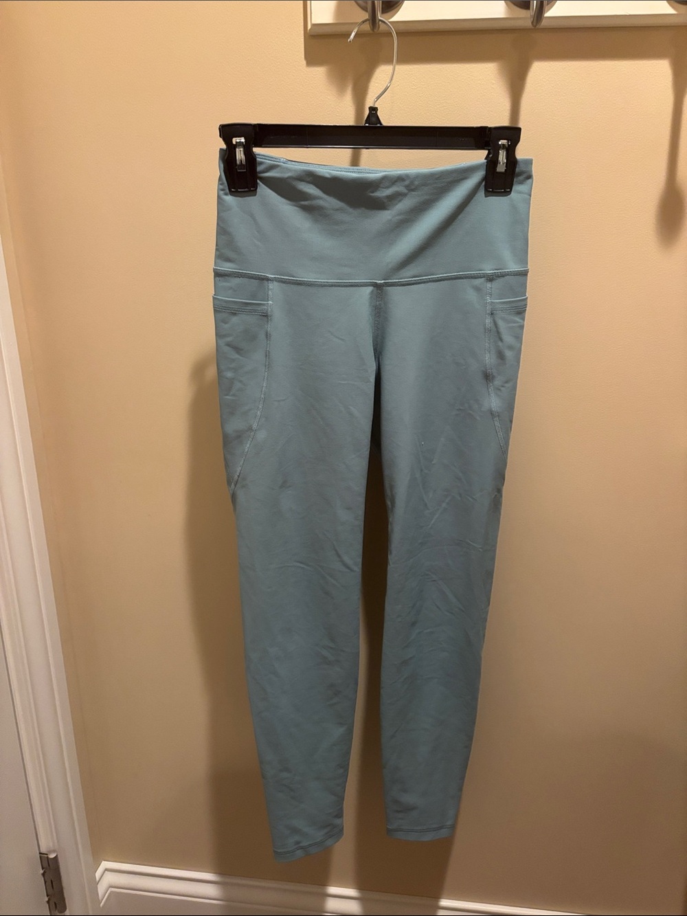 Old Navy High-Rise Side-Pocket Leggings in Dusty Blue